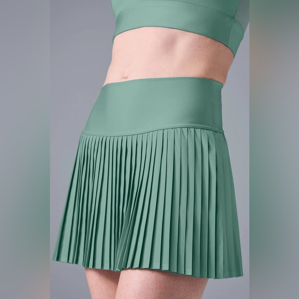ALO Yoga Grand Slam Tennis Skirt in Botanical Green - Picture 2 of 12